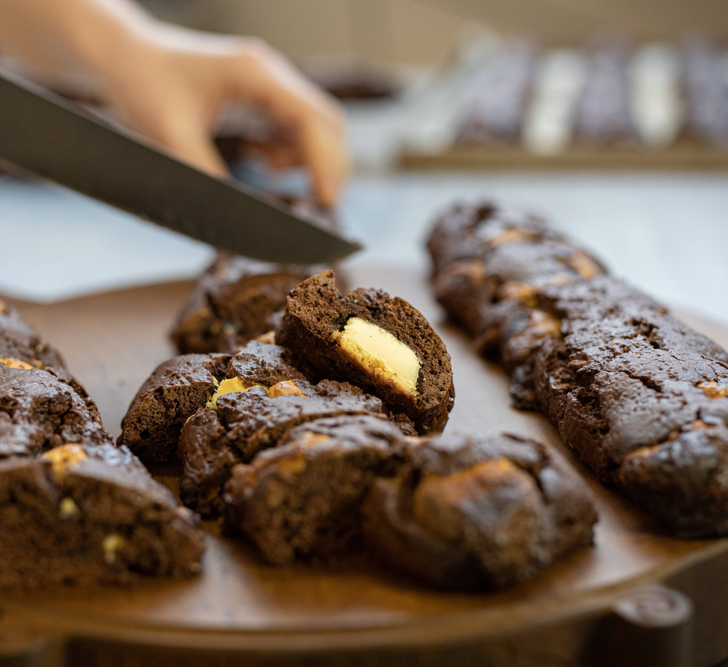 Morbiducci bicolor, soft biscuits with chocolate pieces